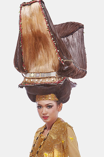 Lady of Tongkonan by Milya Carolina